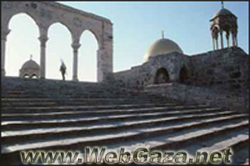 The Islamic Museum - To the west of Al Aqsa mosque, within the same compound, you will find the oldest museum in Jerusalem, the Islamic museum established in 1923.