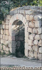 Bir-Zeit - The town of Bir Zeit lies some 10 km north of Ramallah. It gained its name from the university of the same name, Birzeit University.